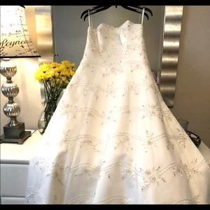Anjolique Wedding Gown size 8/10